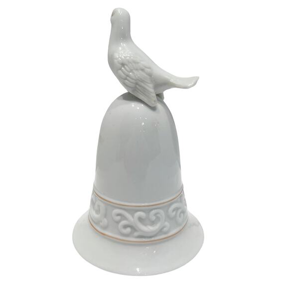 VTG Avon The Tapestry Collection Porcelain Bird Bell 1981 - Picture 2 of 3